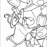 El gato cae desde un estante