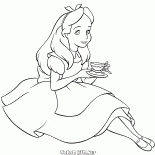 Alice con una taza en las manos