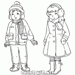 Los niños en ropa de invierno
